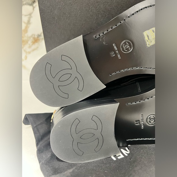 S23 Chanel Women’s Black Leather Loafers Gold Hardware 39 - Picture 7 of 14